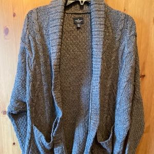 $5  American Eagle Chunky Cable knit cardigan sz M